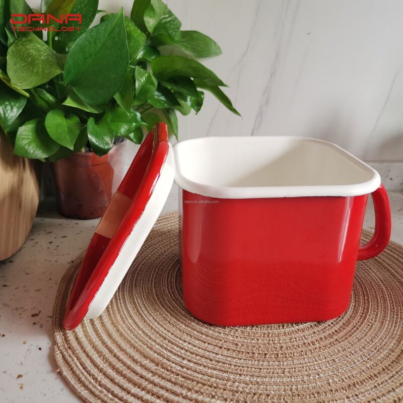 Enamel Classical Style Noodle Cup Featuring Chessboard Type Design and Plastic Lid Together with Enamel Lid Accompanied