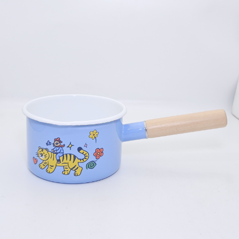 14cm Soft Blue Cartoon Tiger Print Enamel Milk Pot With Wooden Handle Enamel Saucepan For Milk Heating Baby Food Cooking