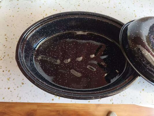 Black Handmade Enamel Oval Roasters With Stainless Steel Rack Customized Logo